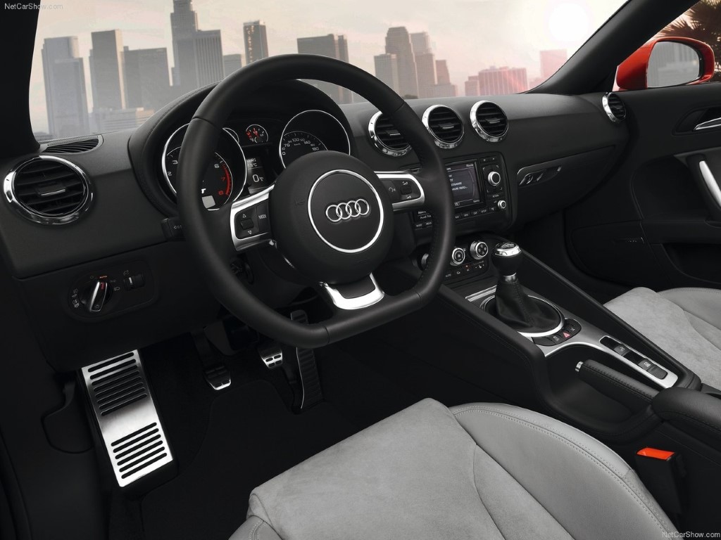 Audi TT Roadster 2.0 TFSI 2WD (Automatic)